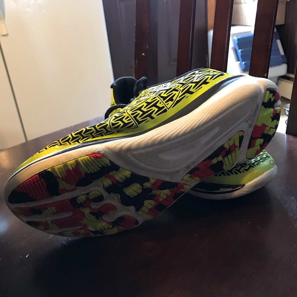 Sneakers - Picture 3 of 4